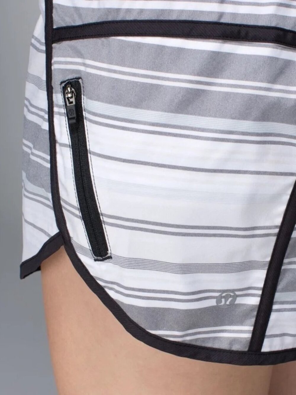 Lululemon Tracker Short *2-way Stretch Mini Groovy Stripe Dune Horizontal Black - Picture 6 of 9